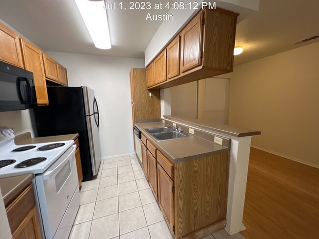Photo - 3115 Helms St