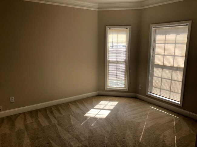 Photo - Beautiful 5 Bed 4 Bath Home in Heart of Co...