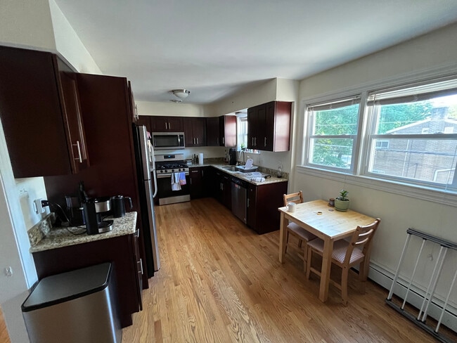 Building Photo - 312 Custer Ave Unit Evanston  3