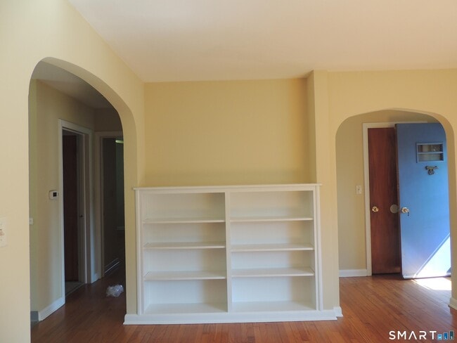 Photo - 87 Hotchkiss Grove Rd
