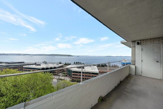 Photo - Stunning Queen Anne south slope condo with parking Unit 701