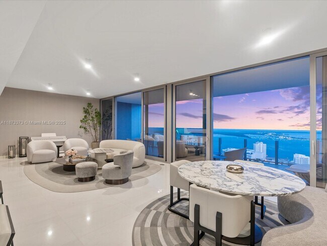 Photo - 300 Biscayne Blvd Way Unidad 4502E