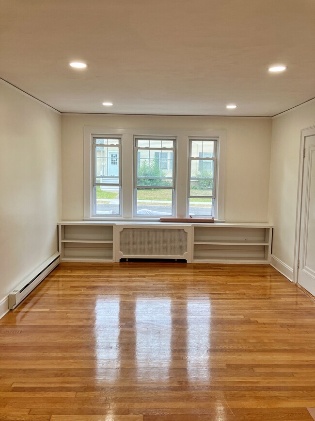 Photo - 158 Putnam St Unit #1R