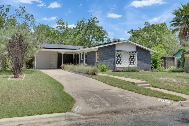 Photo - 2102 Bristol Dr Casa
