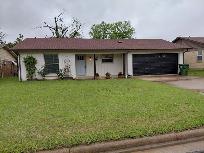 Photo - Adorable 3/2 with Garage Parking + Large backyard and gazebo!!