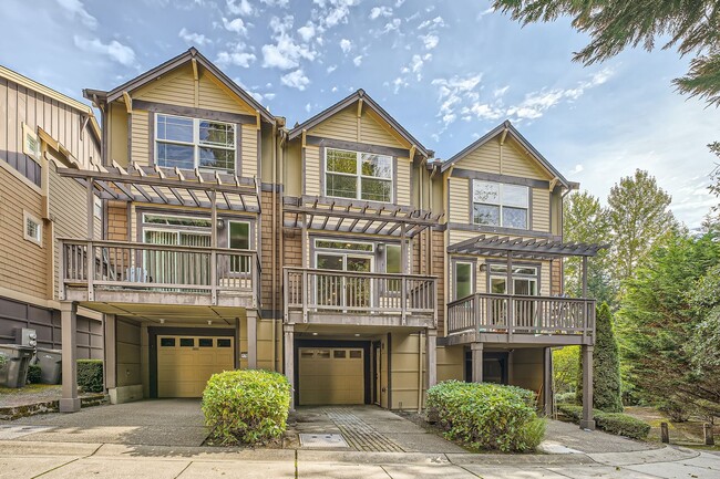 Building Photo - Charming three-level Townhome available for immediate move in.