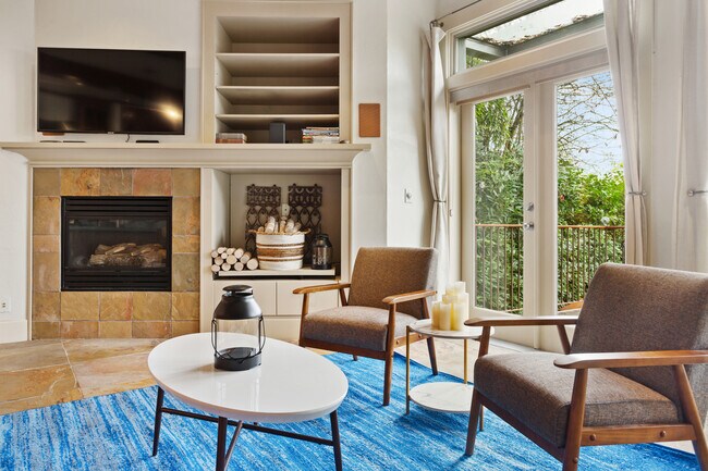 Photo - 1040 Lakeview Blvd E