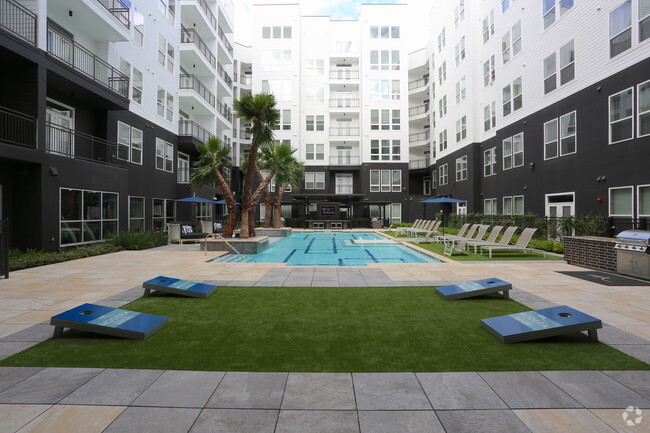 Photo - 611 Shepherd