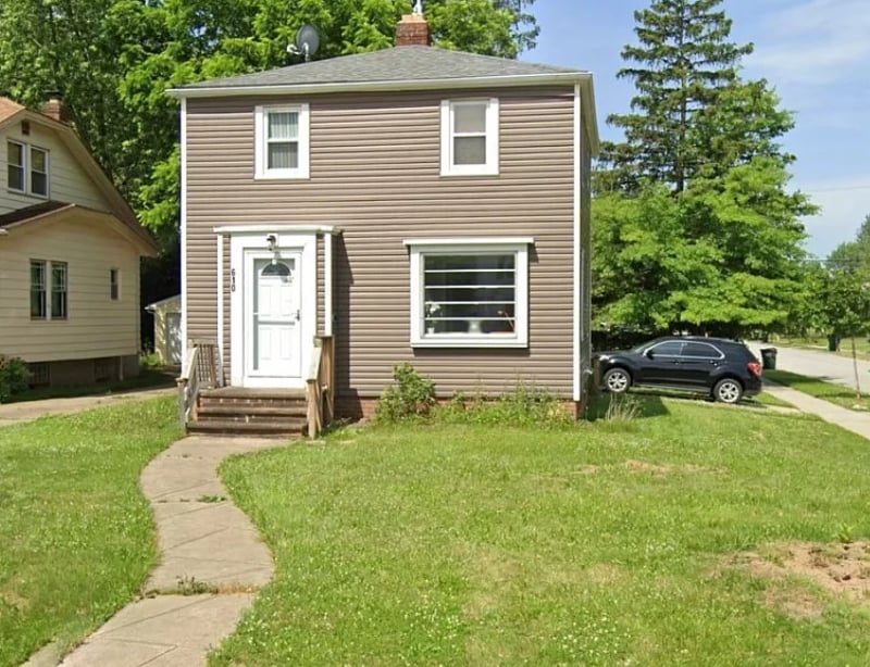 Photo - 610 E 266th St