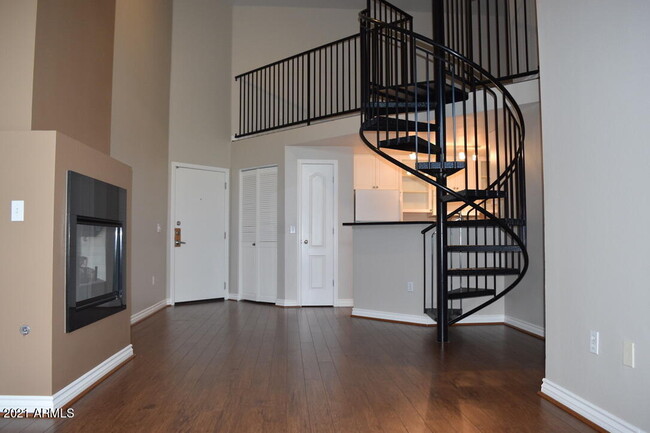 Photo - 1701 E Colter St Apartamento Unidad 413