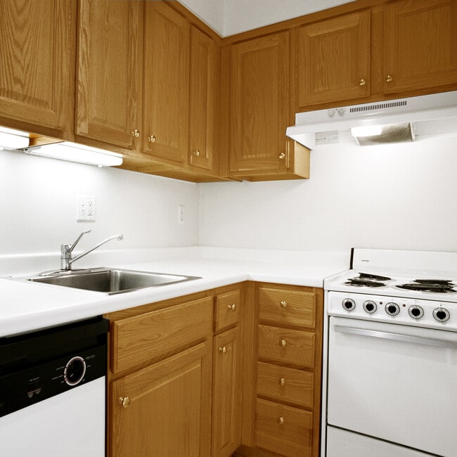 Photo - Franklin West Apartments, Leasing Office