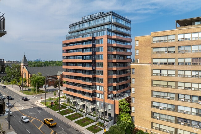 Photo - 2525 Bathurst St