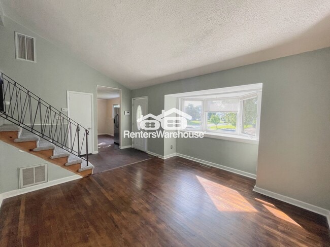 Photo - 4960 Clover St