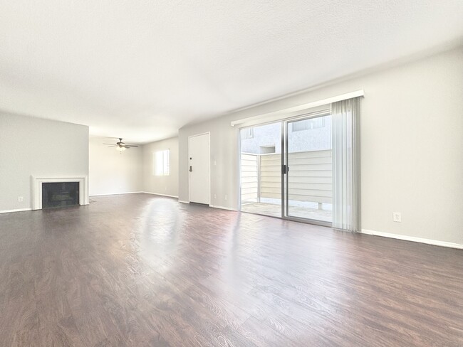 Photo - 14455 Dickens St