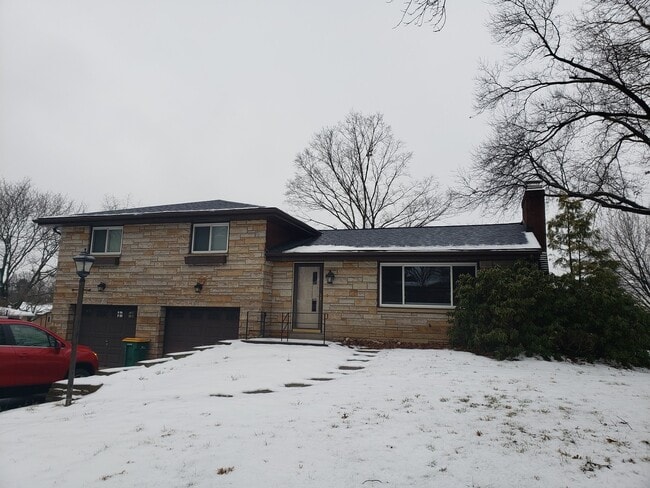 Building Photo - Ross Township