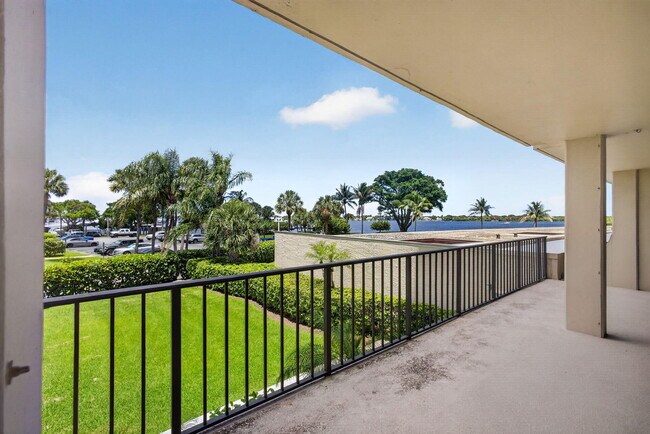 Photo - 136 Lakeshore Dr
