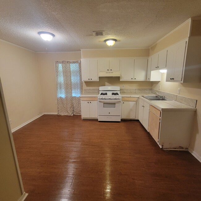 Photo - 3713 Gayton St
