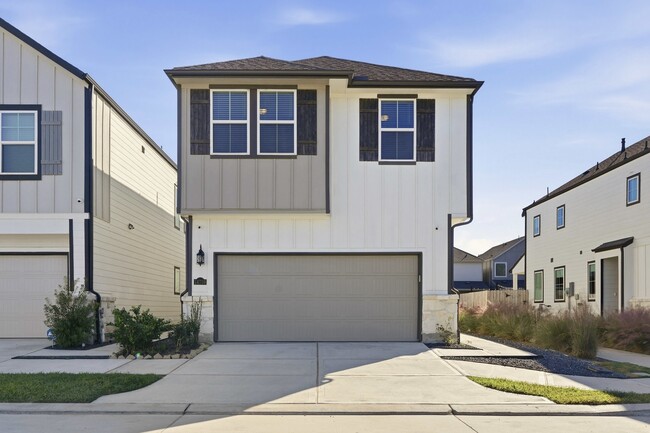 Building Photo - 14759 Slow River Ave