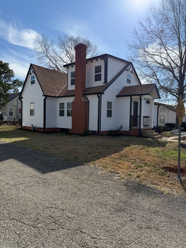 Photo - 222 Burnett St