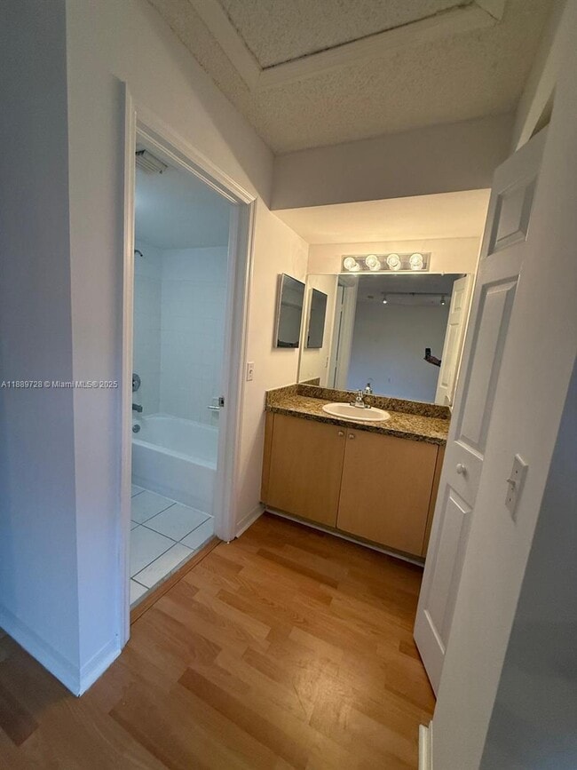 Photo - 2941 NE 185th St Unidad 1302