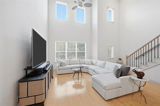 Photo - 8225 Short St