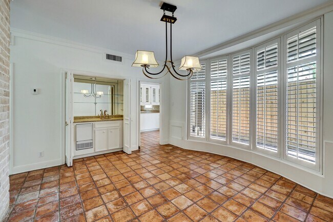 Building Photo - 2313 Nantucket Dr Unit B