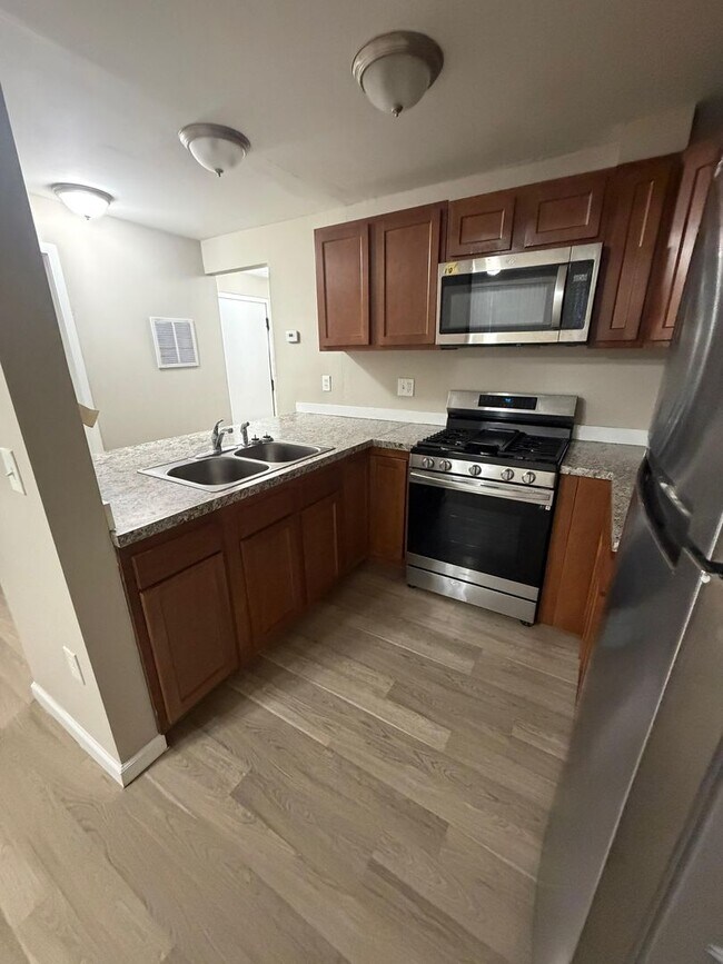 Photo - 1 Bedroom Apartment |UTILITIES EVERYTHING INCLUDED! Unit 47 Rhodes F
