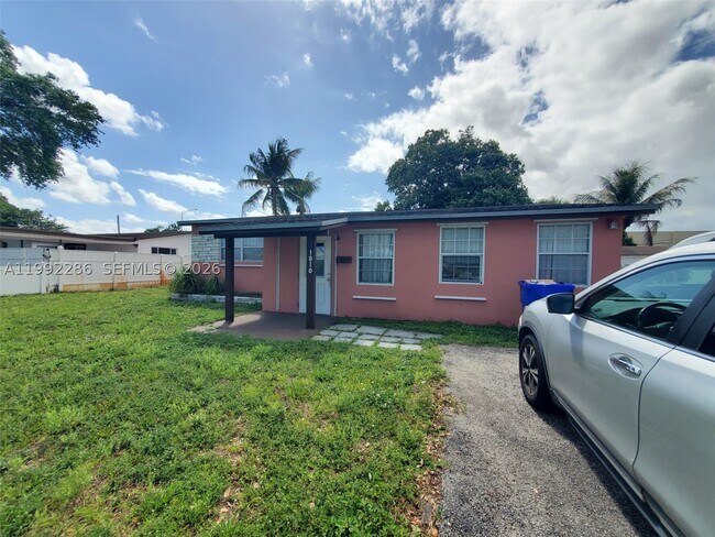 Building Photo - 1810 N 62nd Ave