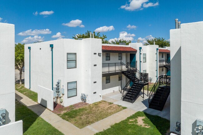 Woodleaf Apartments