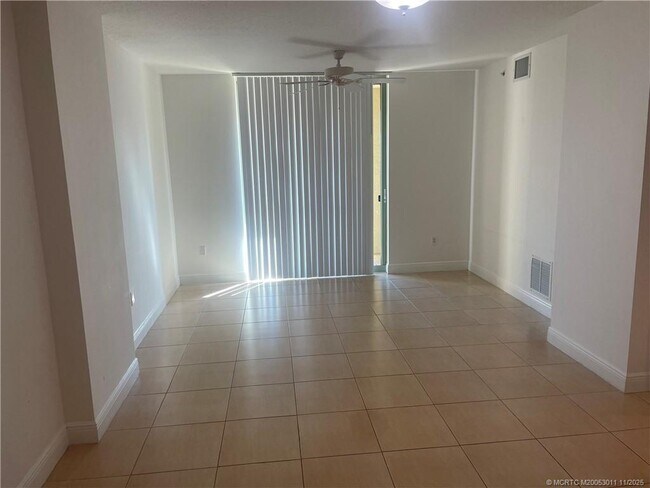 Building Photo - 610 Clematis St Unit 638