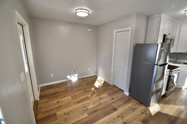 Photo - 626 W Georgia St Unit B