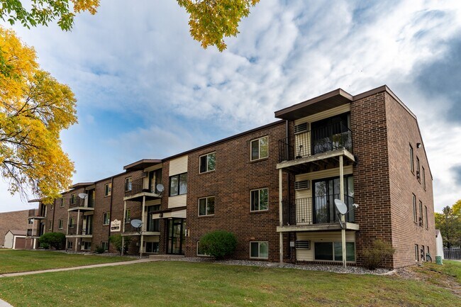 Apartamentos de Long Island en Fargo, Dakota del Norte | Exterior