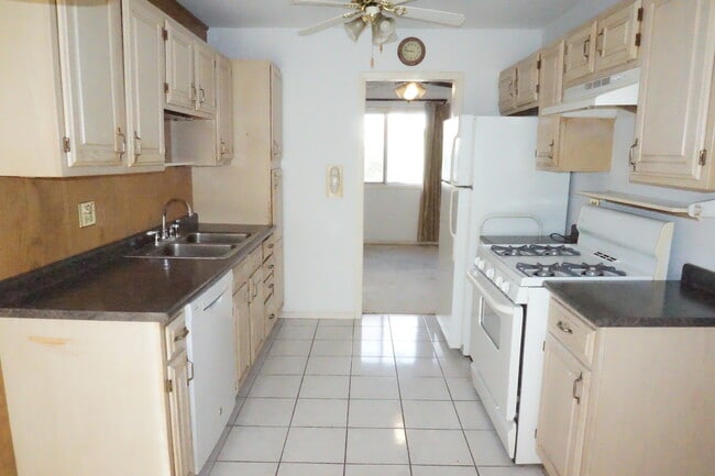 Photo - 1185 Leicester Ct