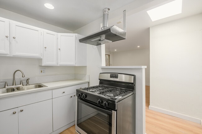 Photo - 1325 N Orange Dr Unit 1325