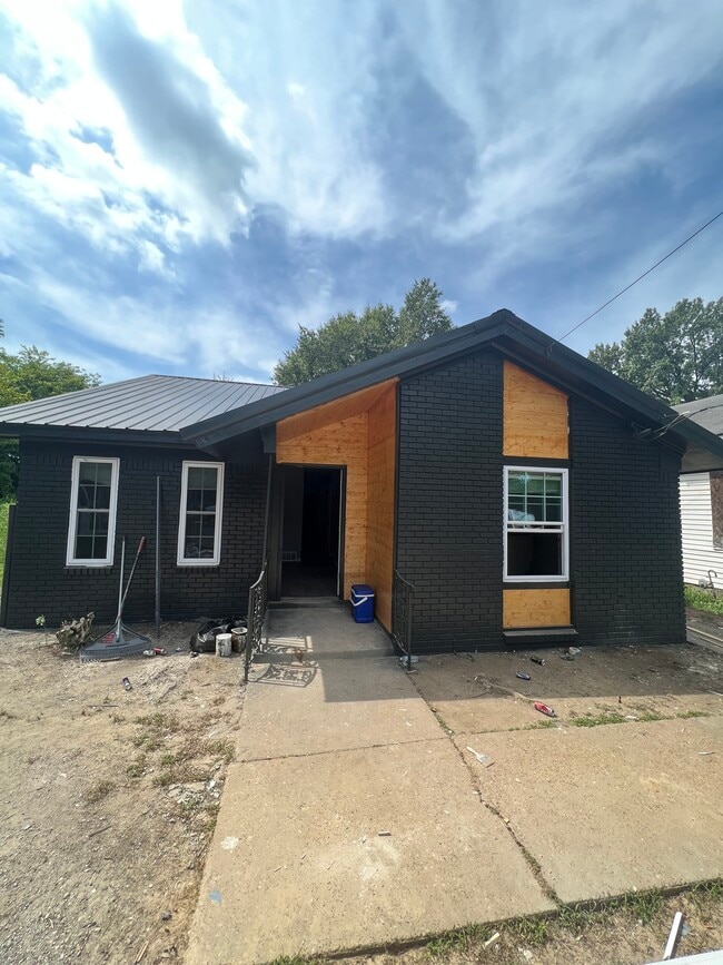 Photo - 2499 Calvert Ave