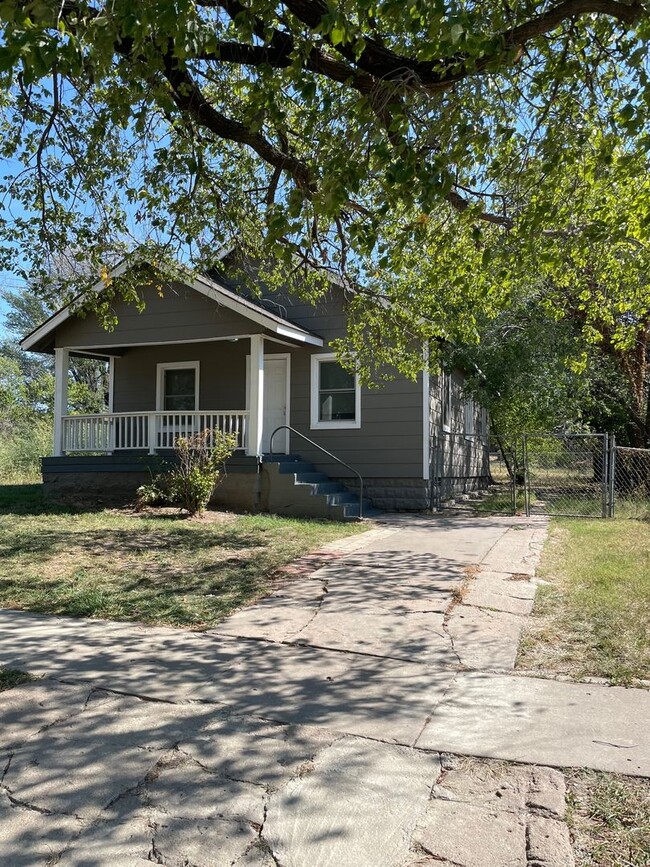 Photo - Darling Home Close to Saint Marks Church & WSU