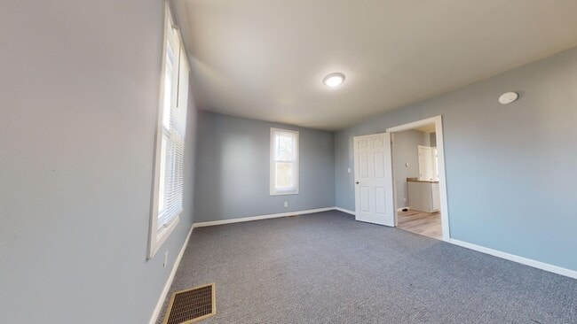 320 Wayne St Unit 320 1/2