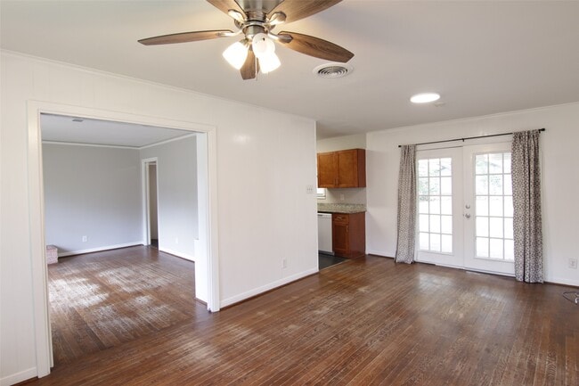 Building Photo - 6915 Edgemoor Dr