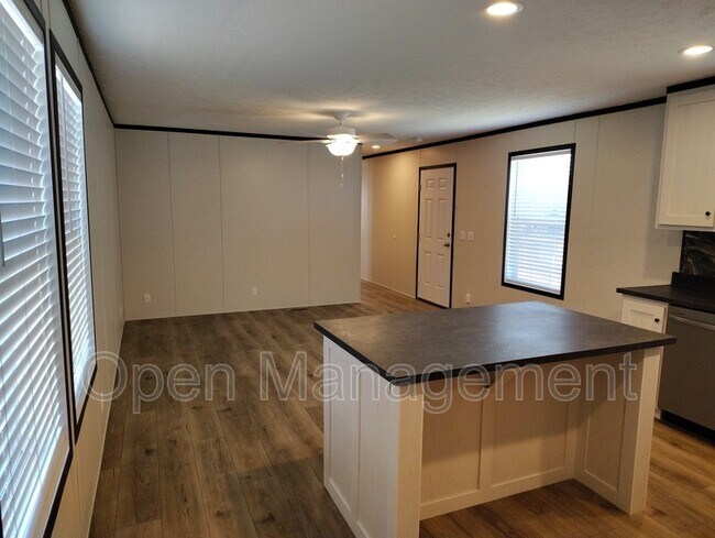 Photo - 144 Lee Ann Ln