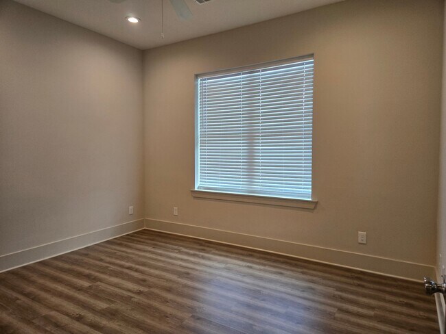 Photo - 213 Holleman Dr E Unit 204