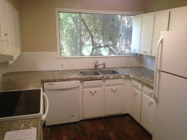 Photo - 1104 N LBJ Dr