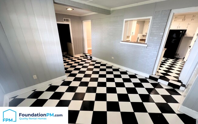 Photo - 252 E Edwin Cir