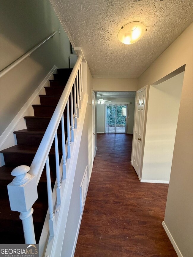 Photo - 2939 Aspen Woods Entry