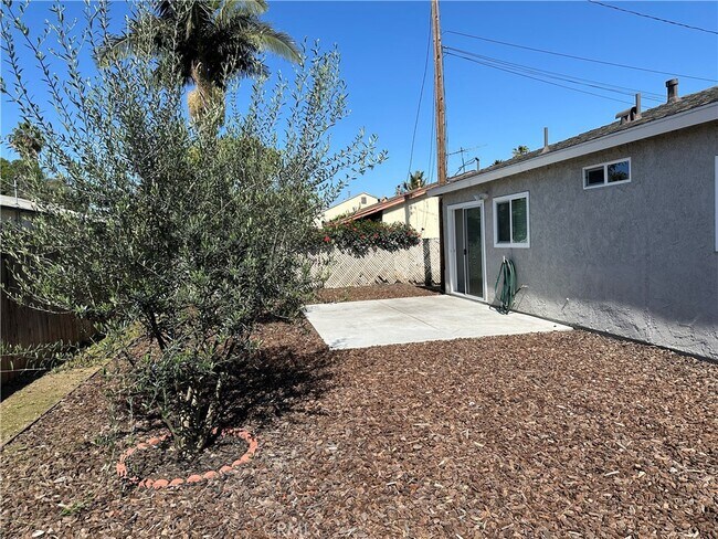 Photo - 11482 Burke St