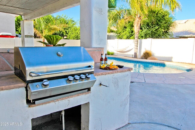 Photo - 801 N Harris Dr