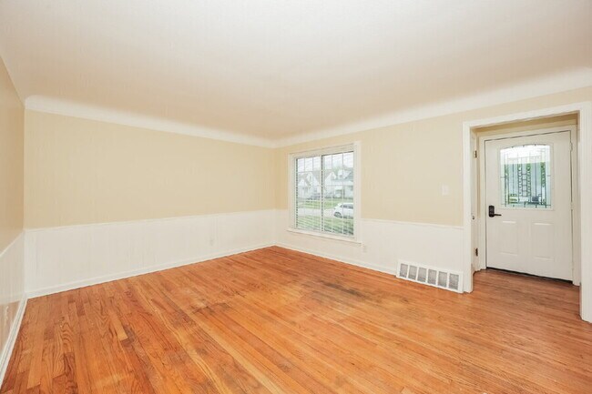 Photo - 18308 Edinboro Ave