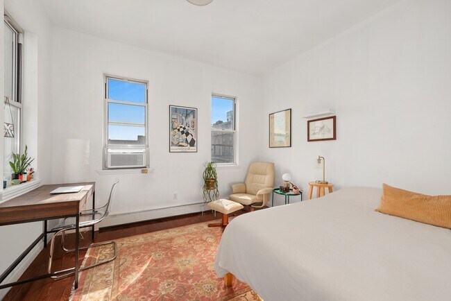 Photo - 25 Bogart St