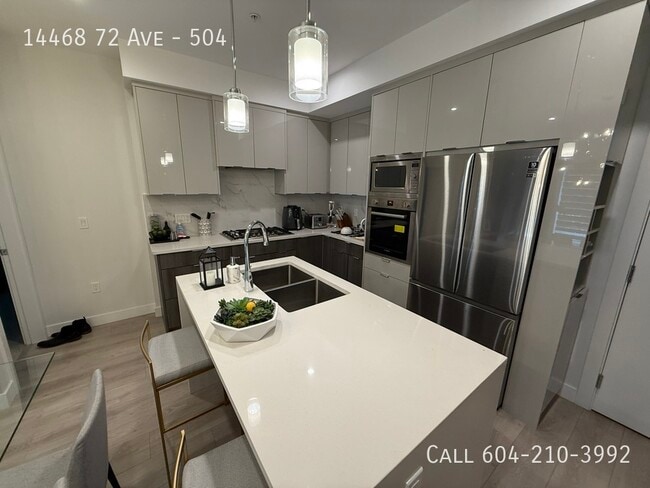 Building Photo - Modern Penthouse in Surrey Unit 504