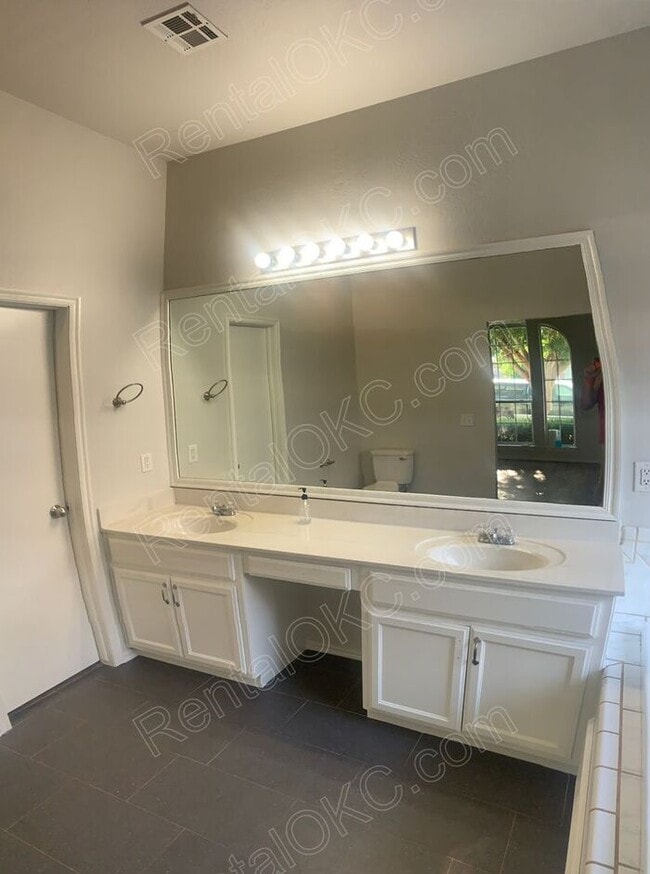 Photo - 4 Bed 2 Bath near Buck Thomas Park.