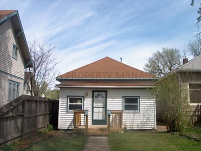 COZY & QUAINT 2 BD, 1 BA HOUSE WITH WALK O... - COZY & QUAINT 2 BD, 1 BA HOUSE WITH WALK O...